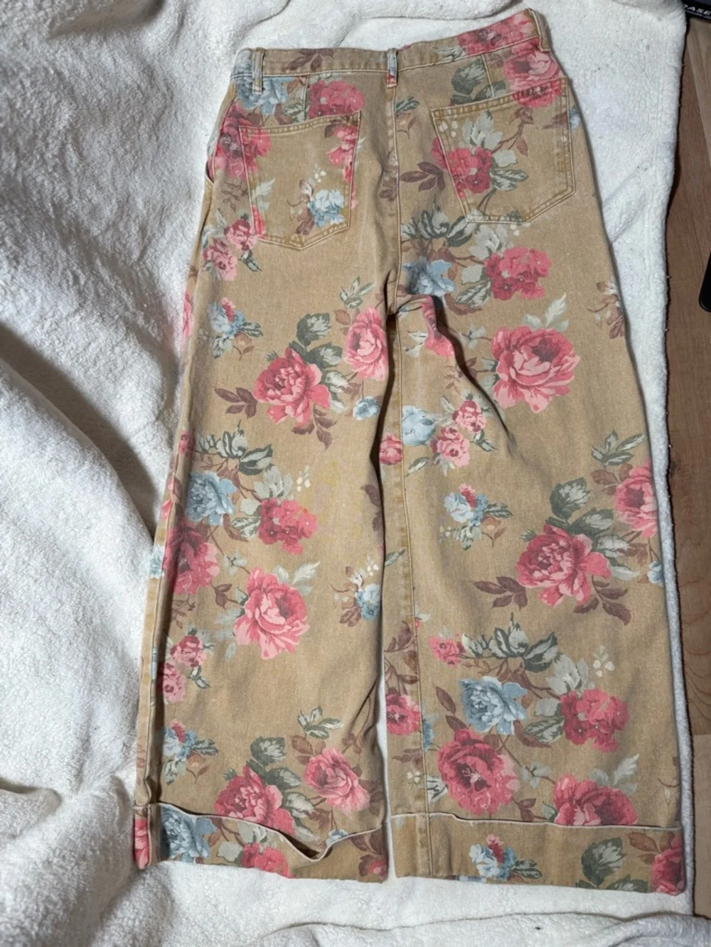 Pilcro Wide Leg Floral Print Pants in Camel with Rose Accents - Picture 2 of 5